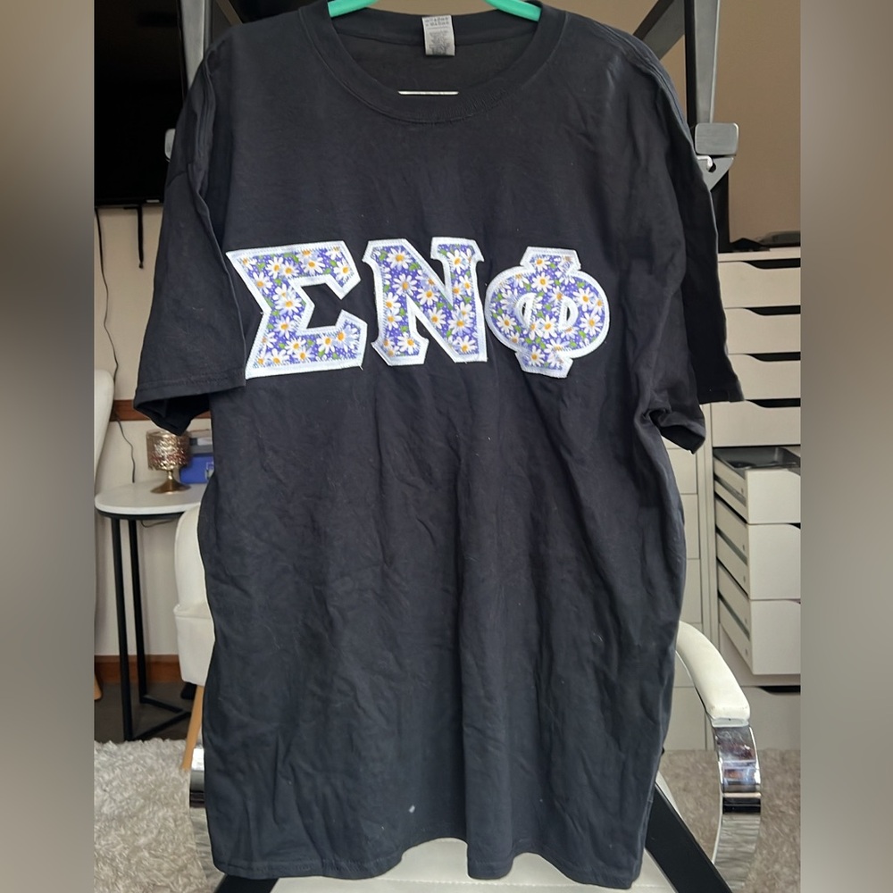 Sigma Nu Phi Daisy Lettering short sleeve shirt size XL